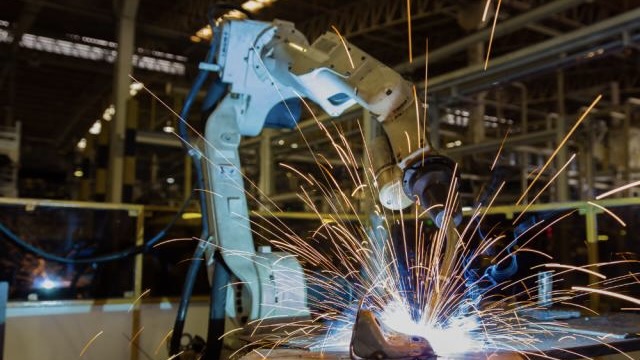 Chương trình Weitekku vận hành thác tác robot hàn và kiểm tra linh kiện tại Nhật Bản
